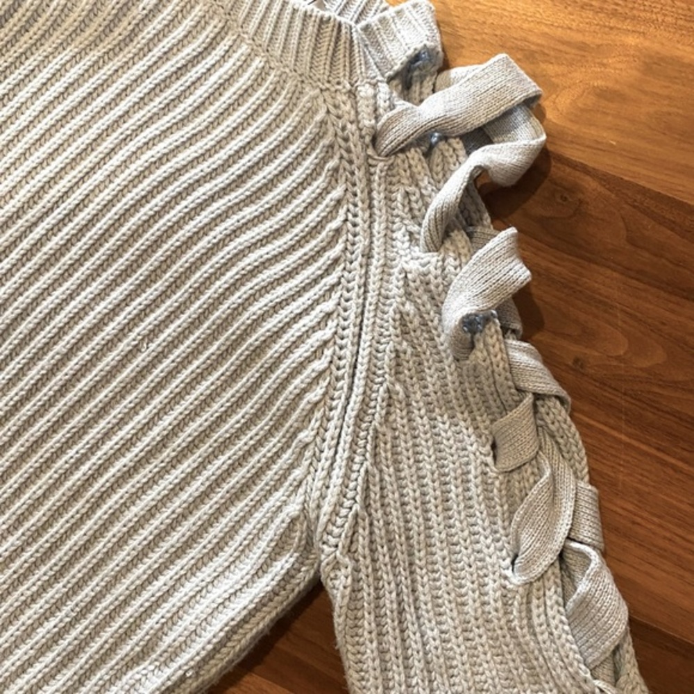 TOBI LACE UP GRAY SWEATER | SZ S - Picture 6 of 7